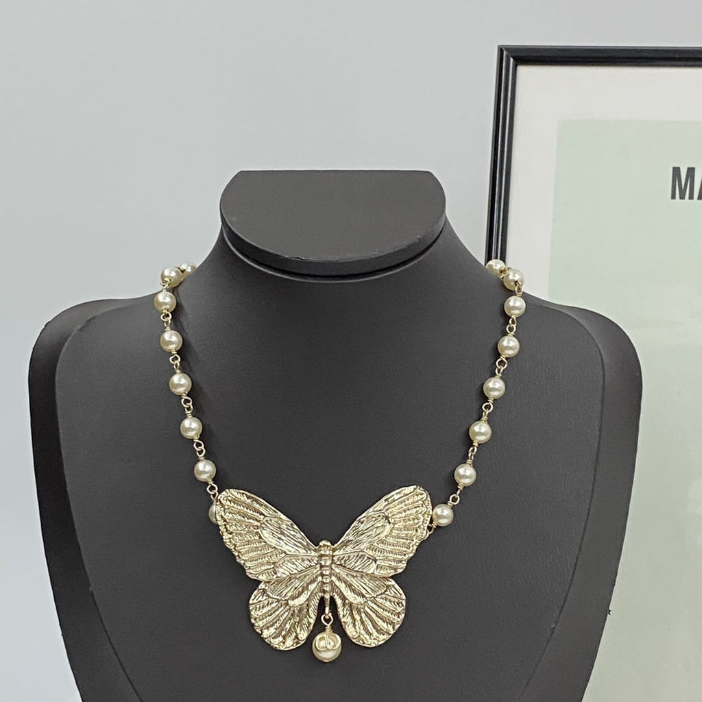 CD 26S PEARL STRAND BUTTERFLY PENDANT NECKLACE IN GOLD METAL 633112
