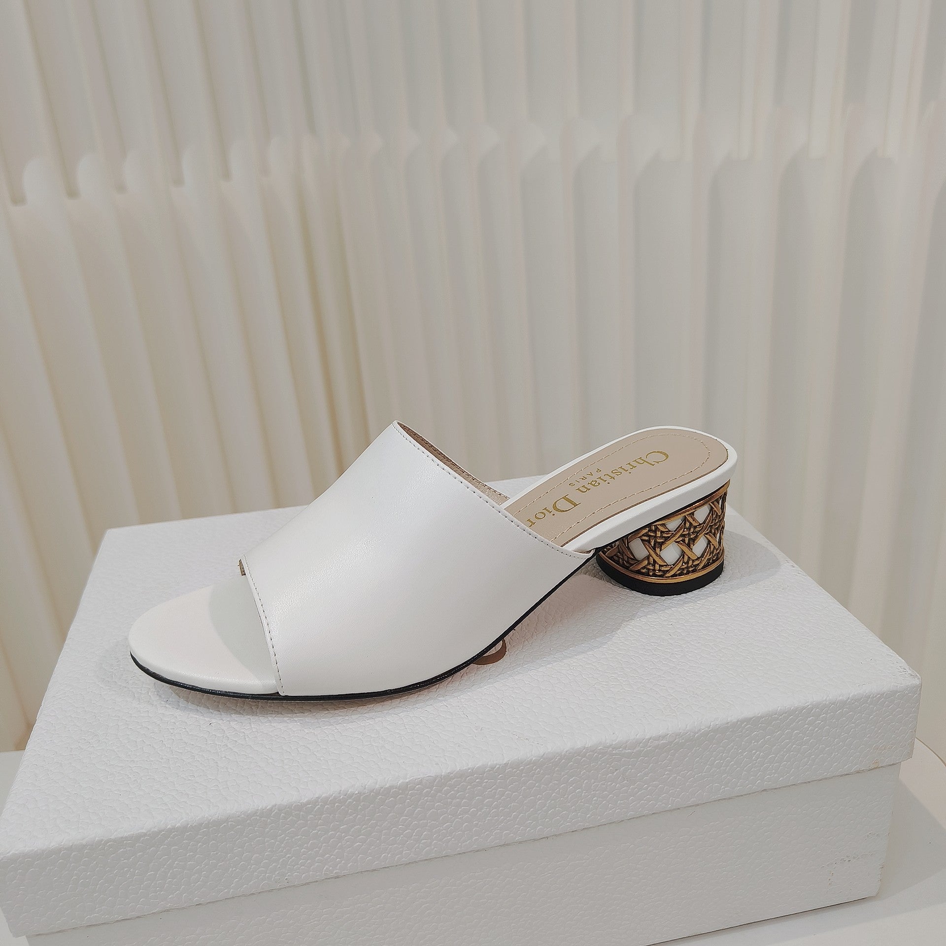 DIOR 26S WIDE-STRAP MULES 40 MM IN WHITE SMOOTH CALFSKIN