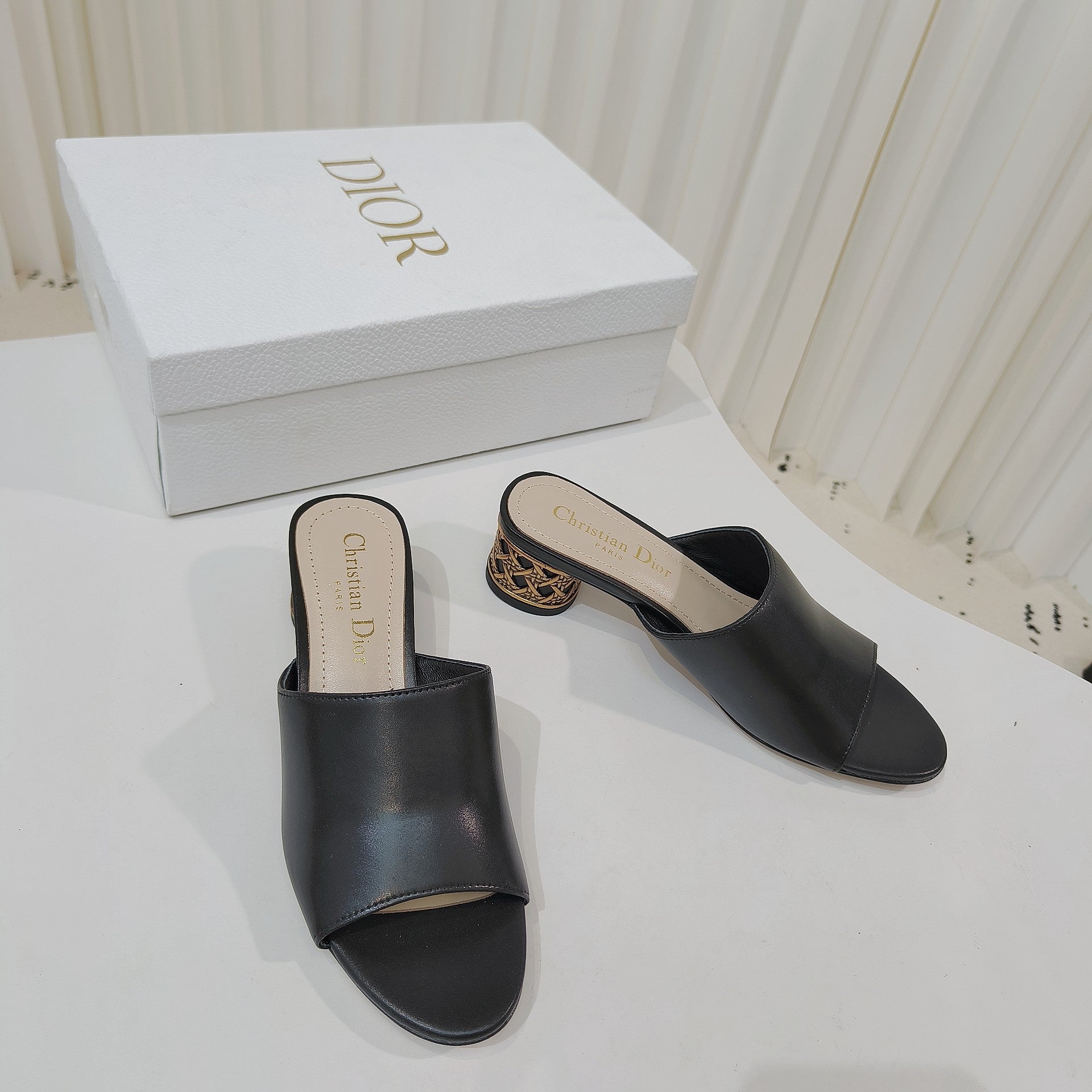 DIOR 26S WIDE-STRAP MULES 40 MM IN BLACK SMOOTH CALFSKIN