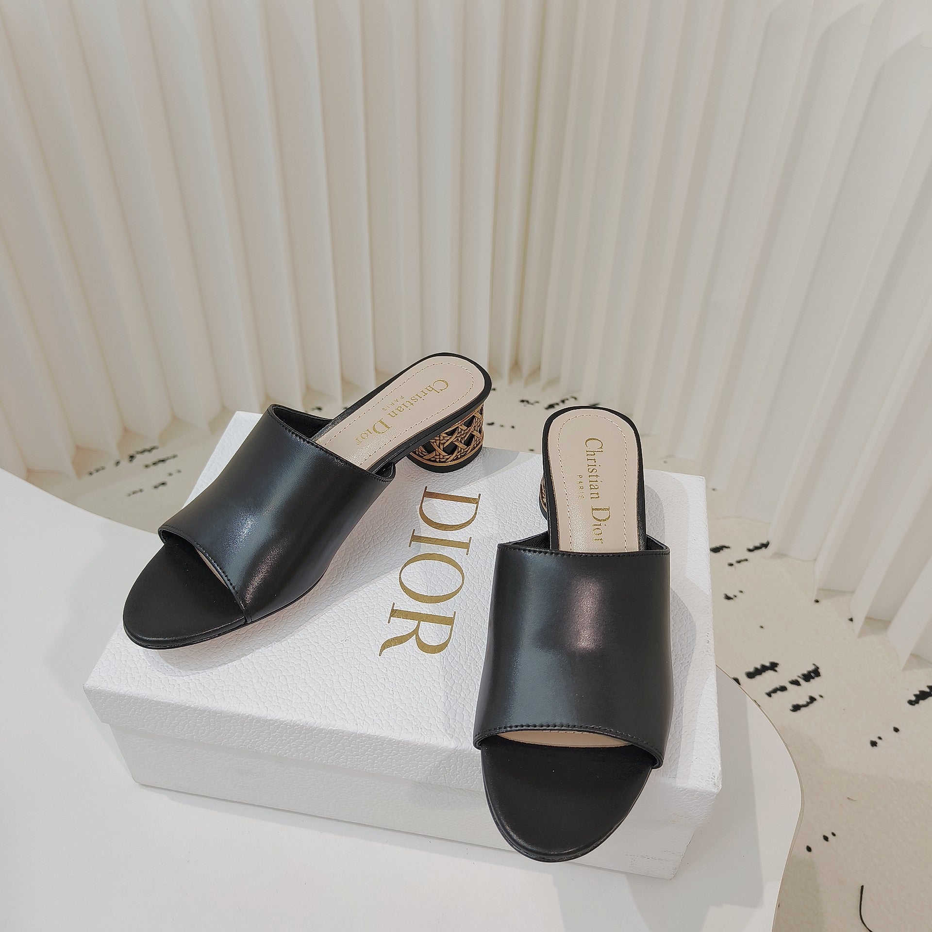 DIOR 26S WIDE-STRAP MULES 40 MM IN BLACK SMOOTH CALFSKIN
