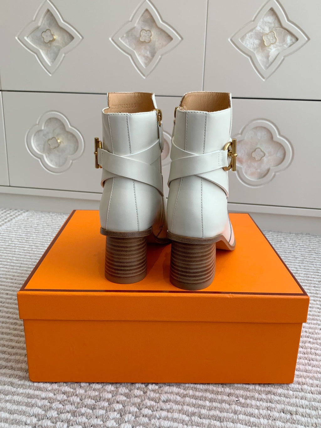HM 25S ANKLE BOOTS 50 MM IN WHITE CALFSKIN WITH GOLD HARDWARE