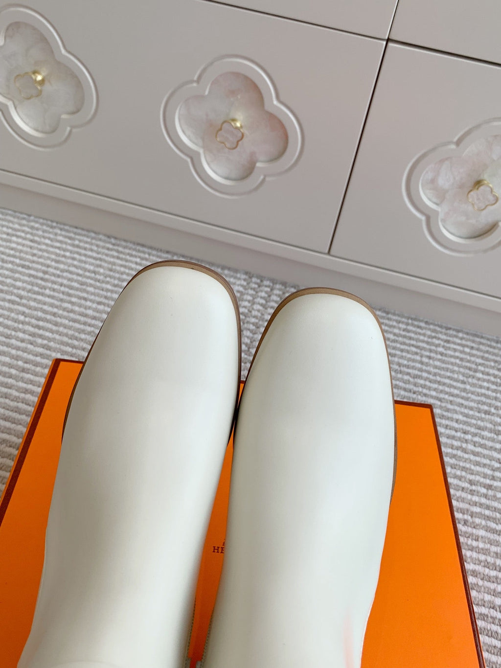 HM 25S ANKLE BOOTS 50 MM IN WHITE CALFSKIN WITH GOLD HARDWARE
