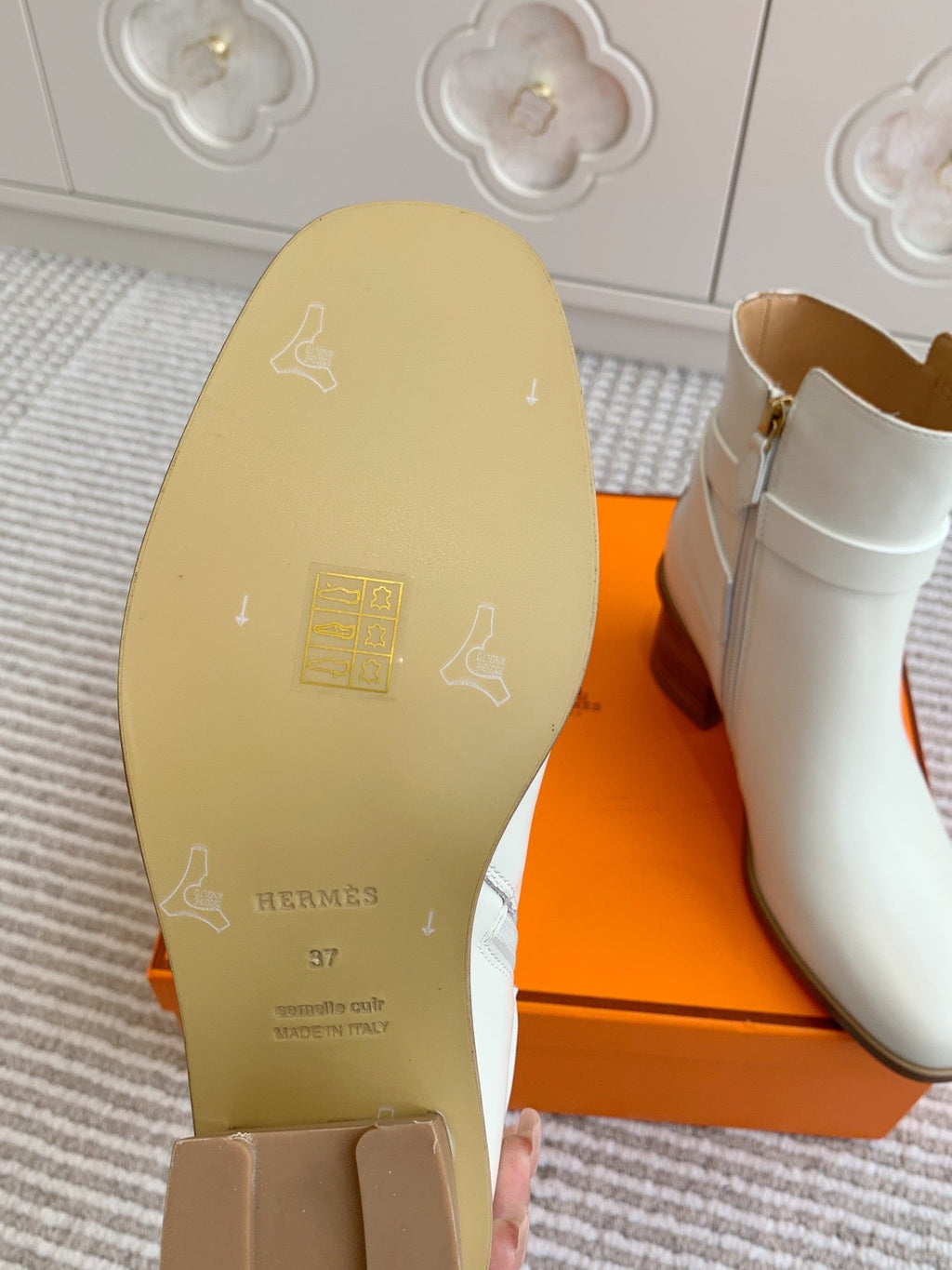 HM 25S ANKLE BOOTS 50 MM IN WHITE CALFSKIN WITH GOLD HARDWARE