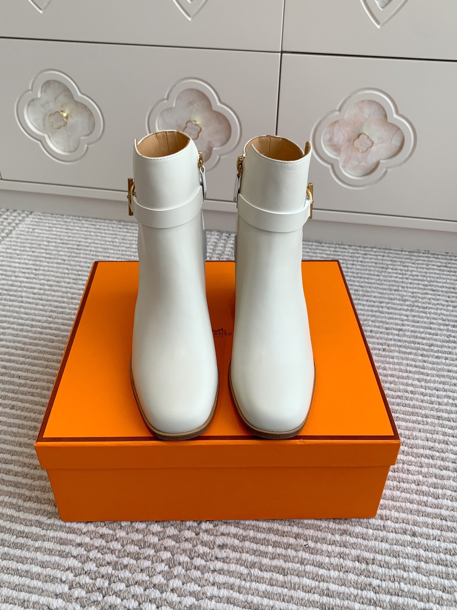 HM 25S ANKLE BOOTS 50 MM IN WHITE CALFSKIN WITH GOLD HARDWARE
