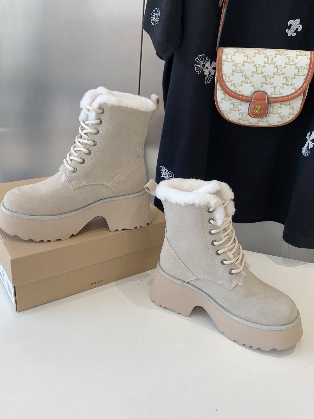 ANKLE BOOTS IN PASTEL GRAY SUEDE AND LAMB WOOL