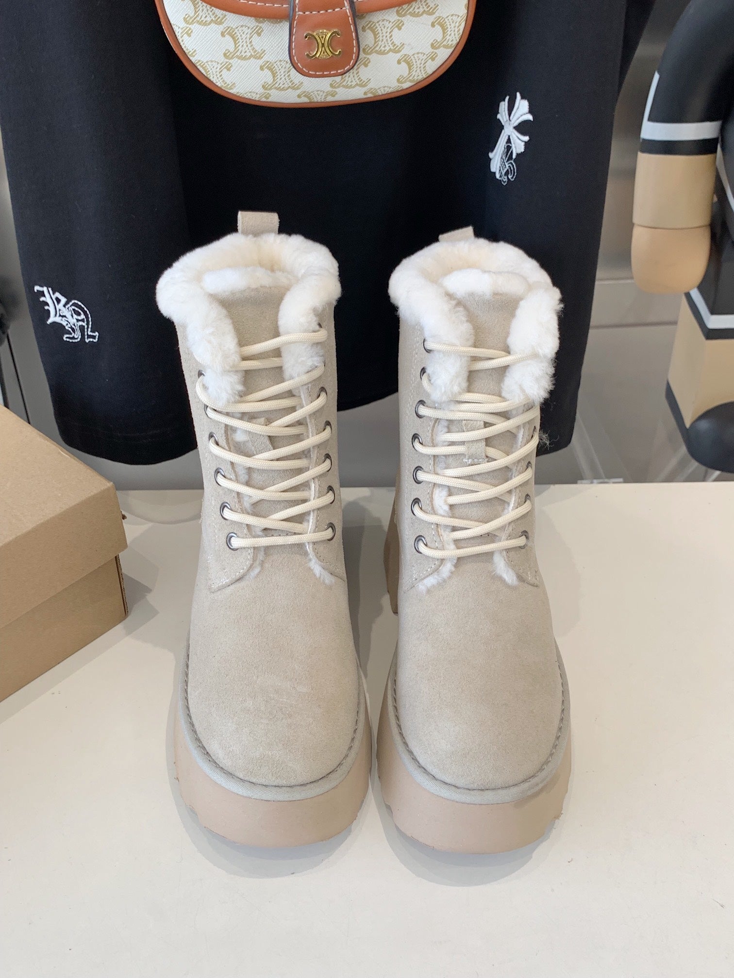 ANKLE BOOTS IN PASTEL GRAY SUEDE AND LAMB WOOL