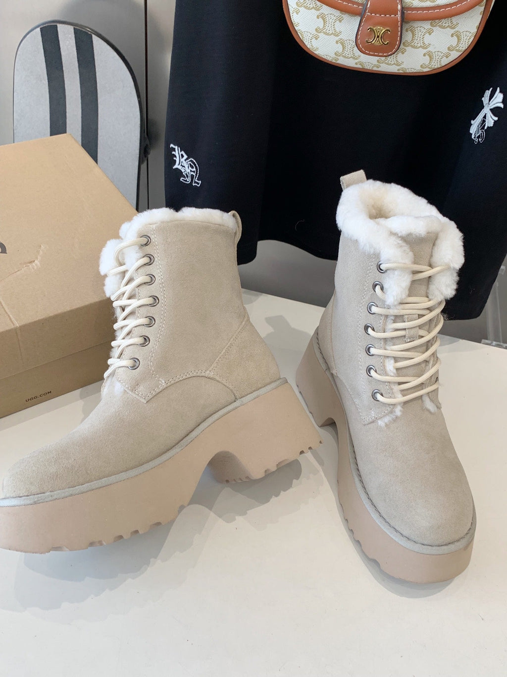 ANKLE BOOTS IN PASTEL GRAY SUEDE AND LAMB WOOL