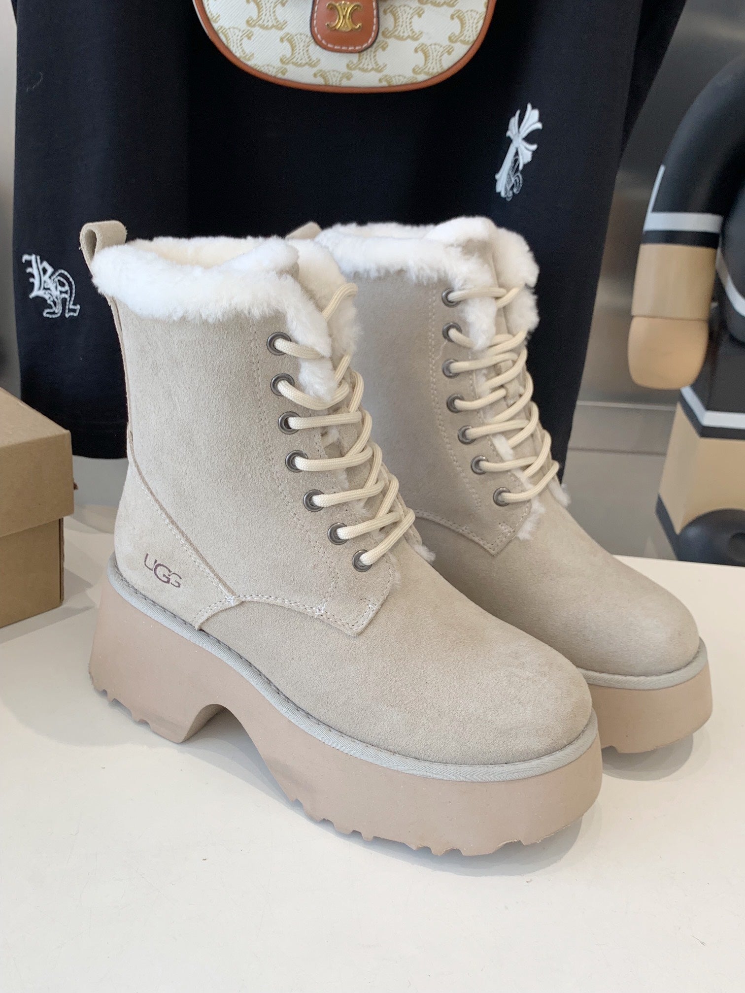 ANKLE BOOTS IN PASTEL GRAY SUEDE AND LAMB WOOL