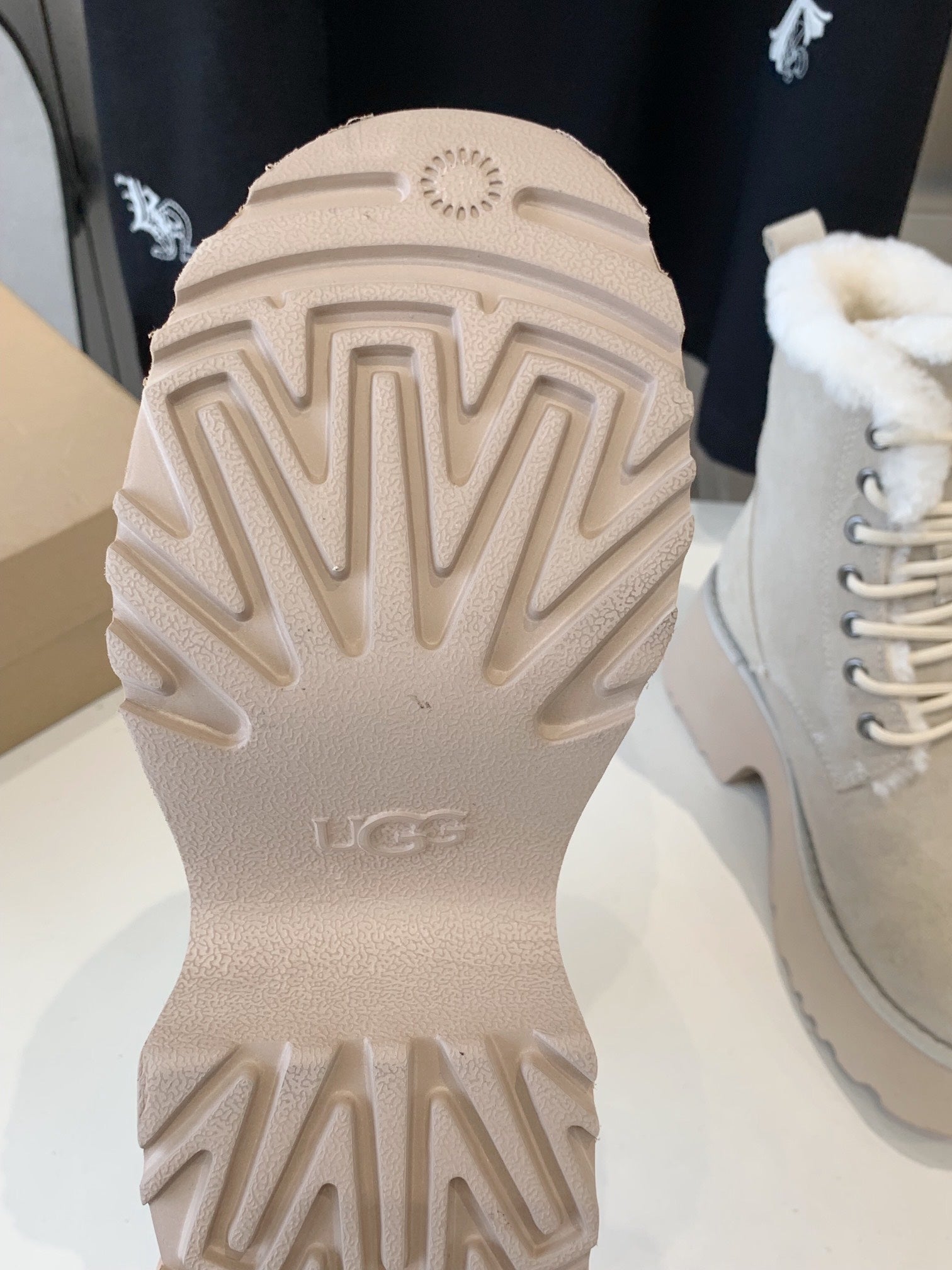 ANKLE BOOTS IN PASTEL GRAY SUEDE AND LAMB WOOL