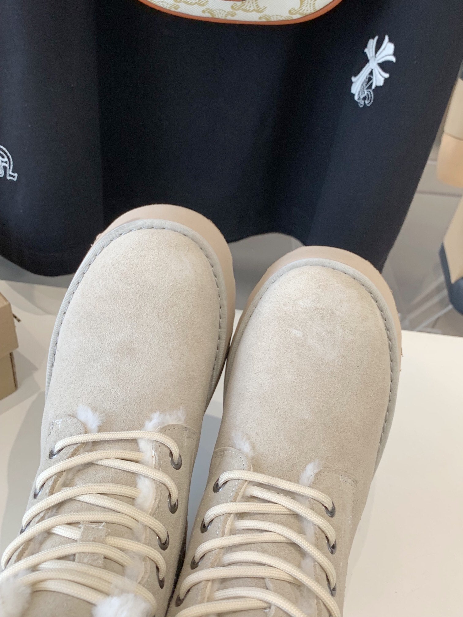 ANKLE BOOTS IN PASTEL GRAY SUEDE AND LAMB WOOL