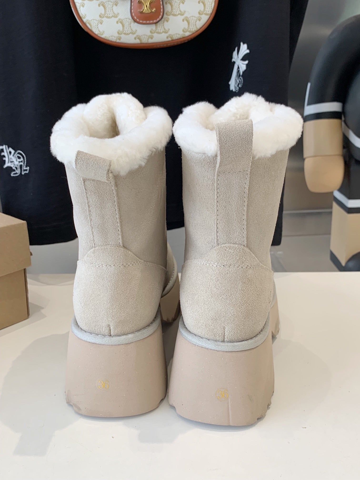 ANKLE BOOTS IN PASTEL GRAY SUEDE AND LAMB WOOL