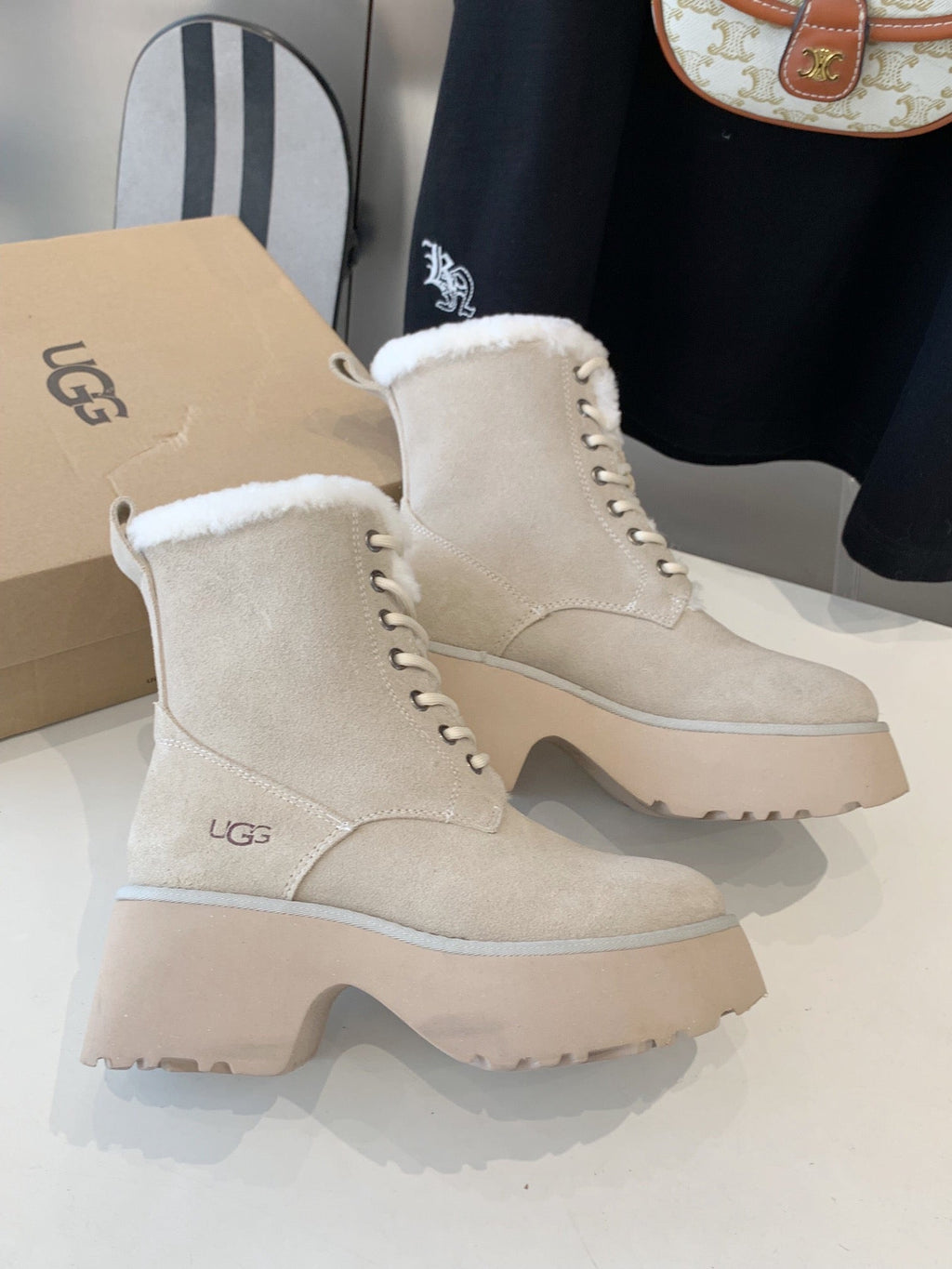 ANKLE BOOTS IN PASTEL GRAY SUEDE AND LAMB WOOL