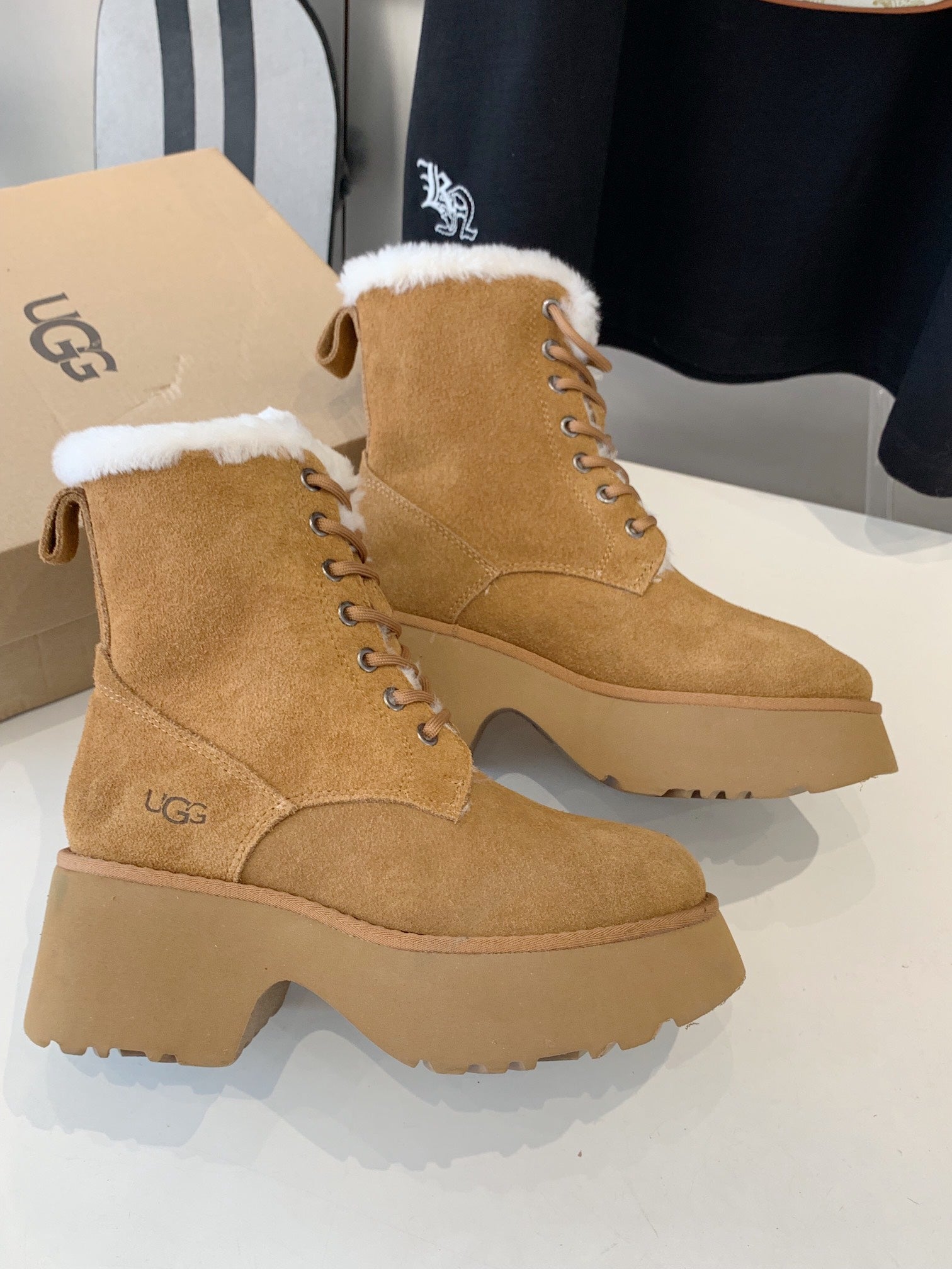 ANKLE BOOTS IN PEANUT BROWN SUEDE AND LAMB WOOL