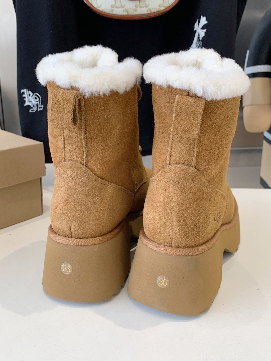 ANKLE BOOTS IN PEANUT BROWN SUEDE AND LAMB WOOL