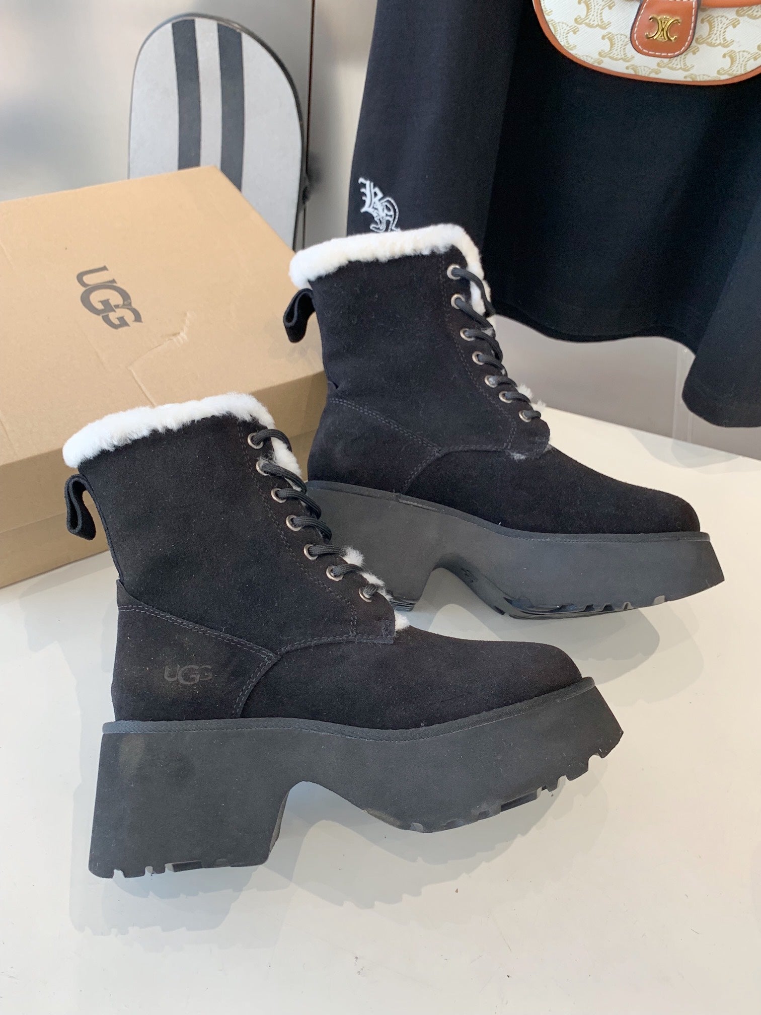 ANKLE BOOTS IN BLACK SUEDE AND LAMB WOOL