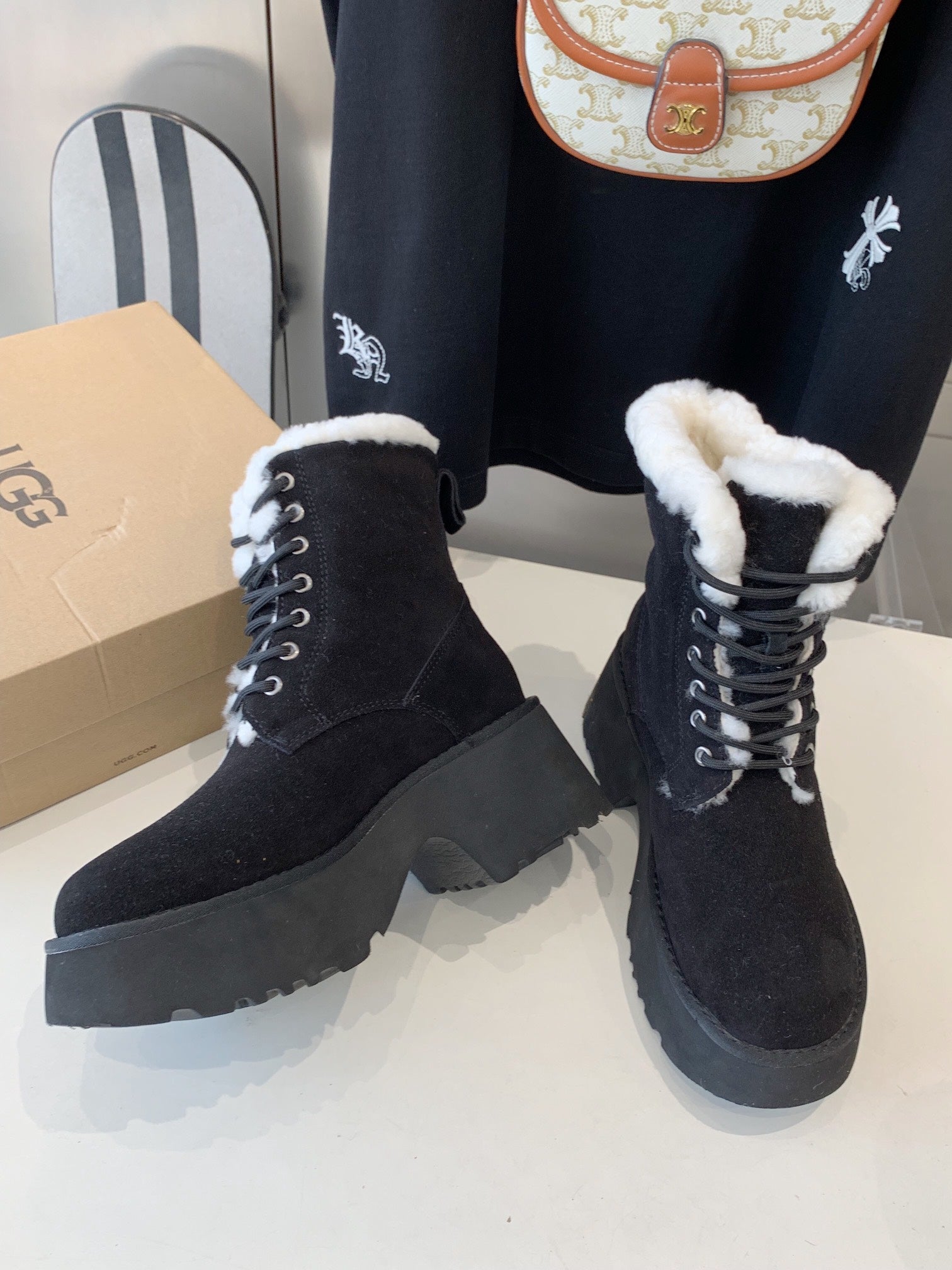 ANKLE BOOTS IN BLACK SUEDE AND LAMB WOOL