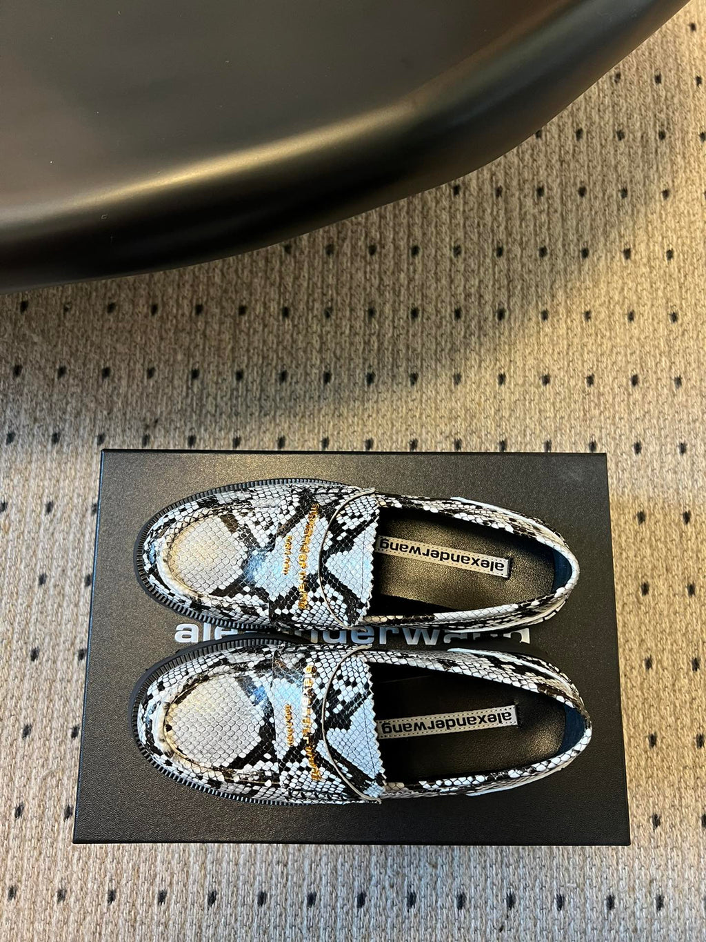 CARTER MID-HEEL 5 CM LUG LOAFER IN WHITE MIX BLACK GRAINED LAMBSKIN