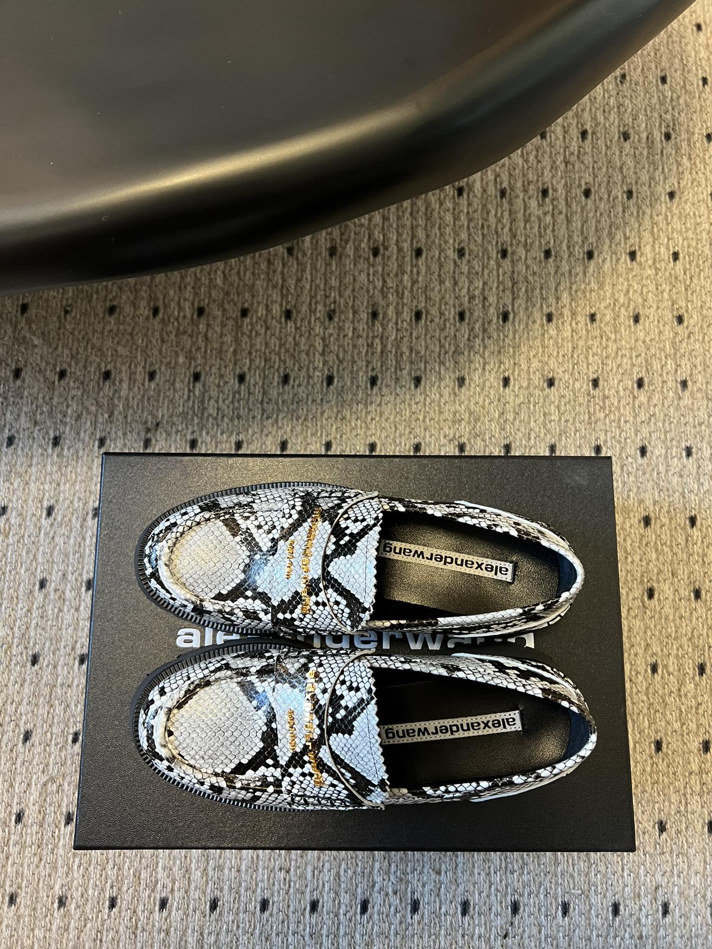CARTER MID-HEEL 5 CM LUG LOAFER IN WHITE MIX BLACK GRAINED LAMBSKIN