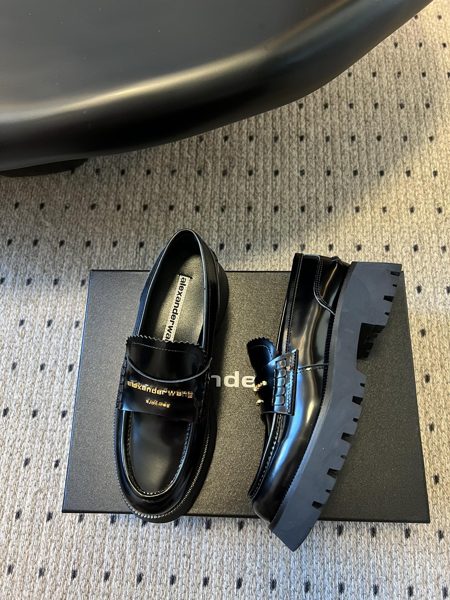 CARTER MID-HEEL 5 CM LUG LOAFER IN BLACK LAMBSKIN