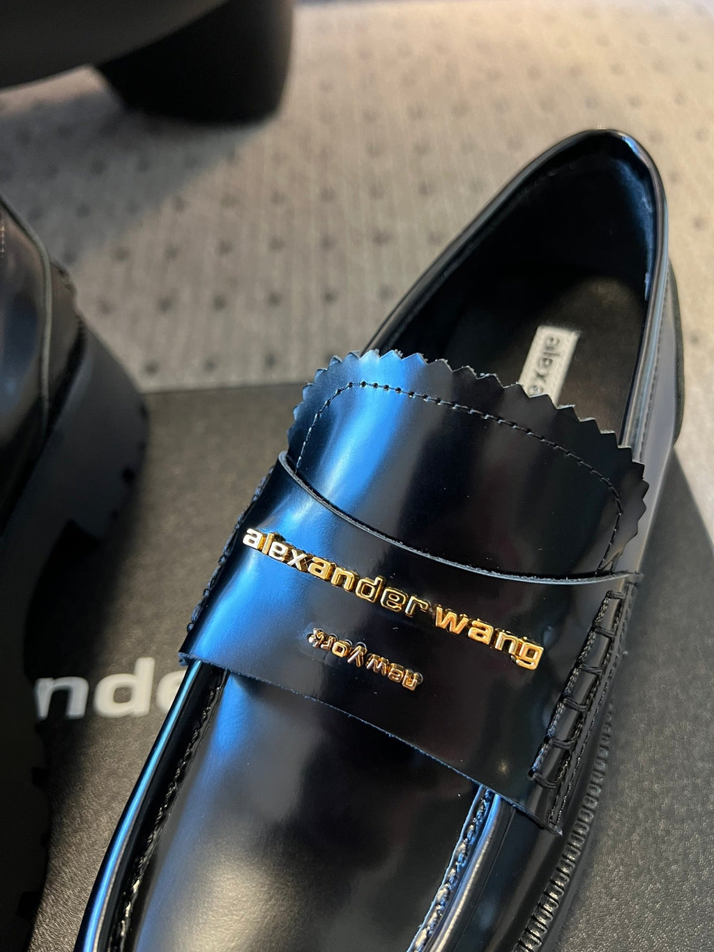 CARTER MID-HEEL 5 CM LUG LOAFER IN BLACK LAMBSKIN