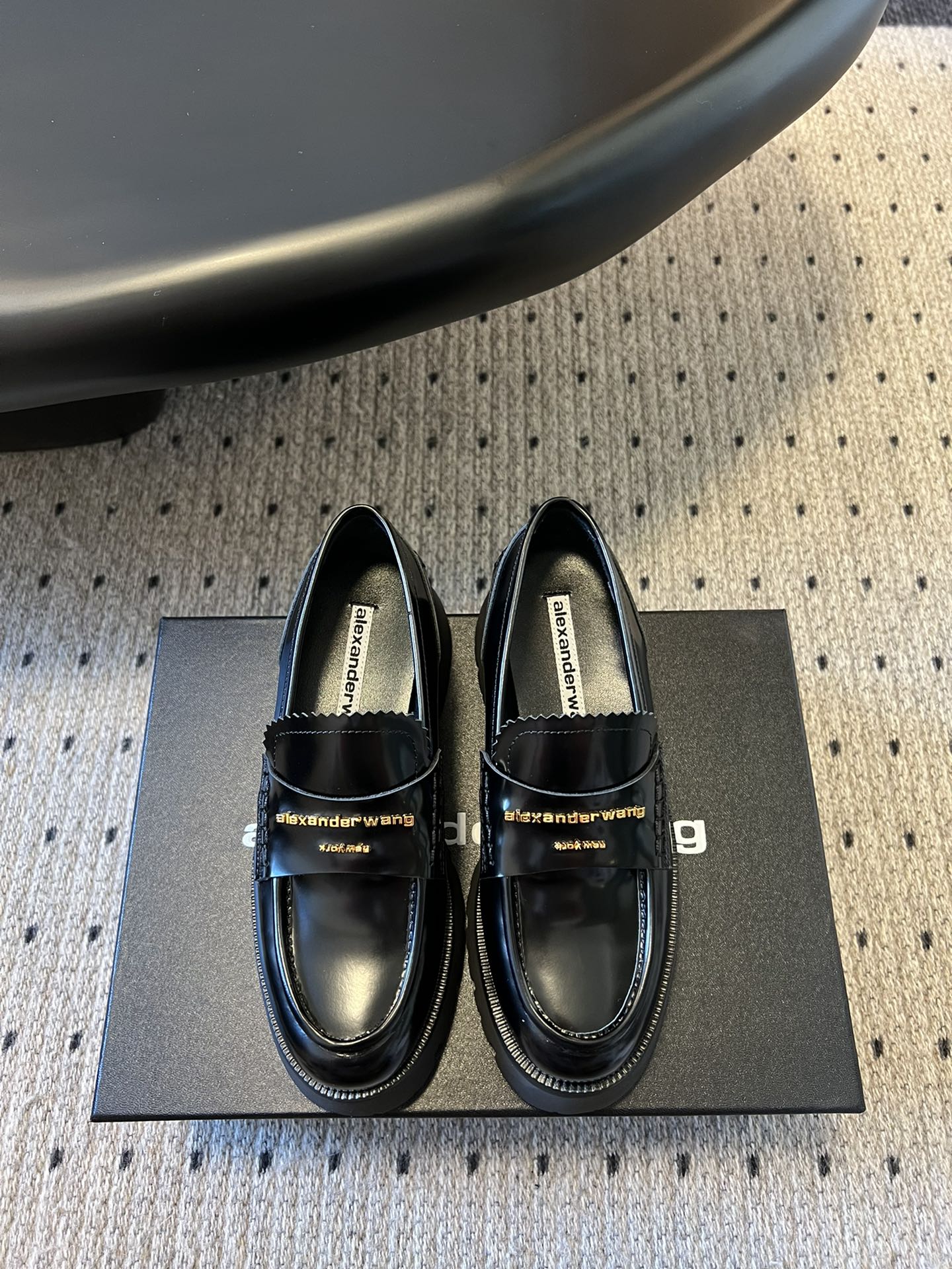 CARTER MID-HEEL 5 CM LUG LOAFER IN BLACK LAMBSKIN