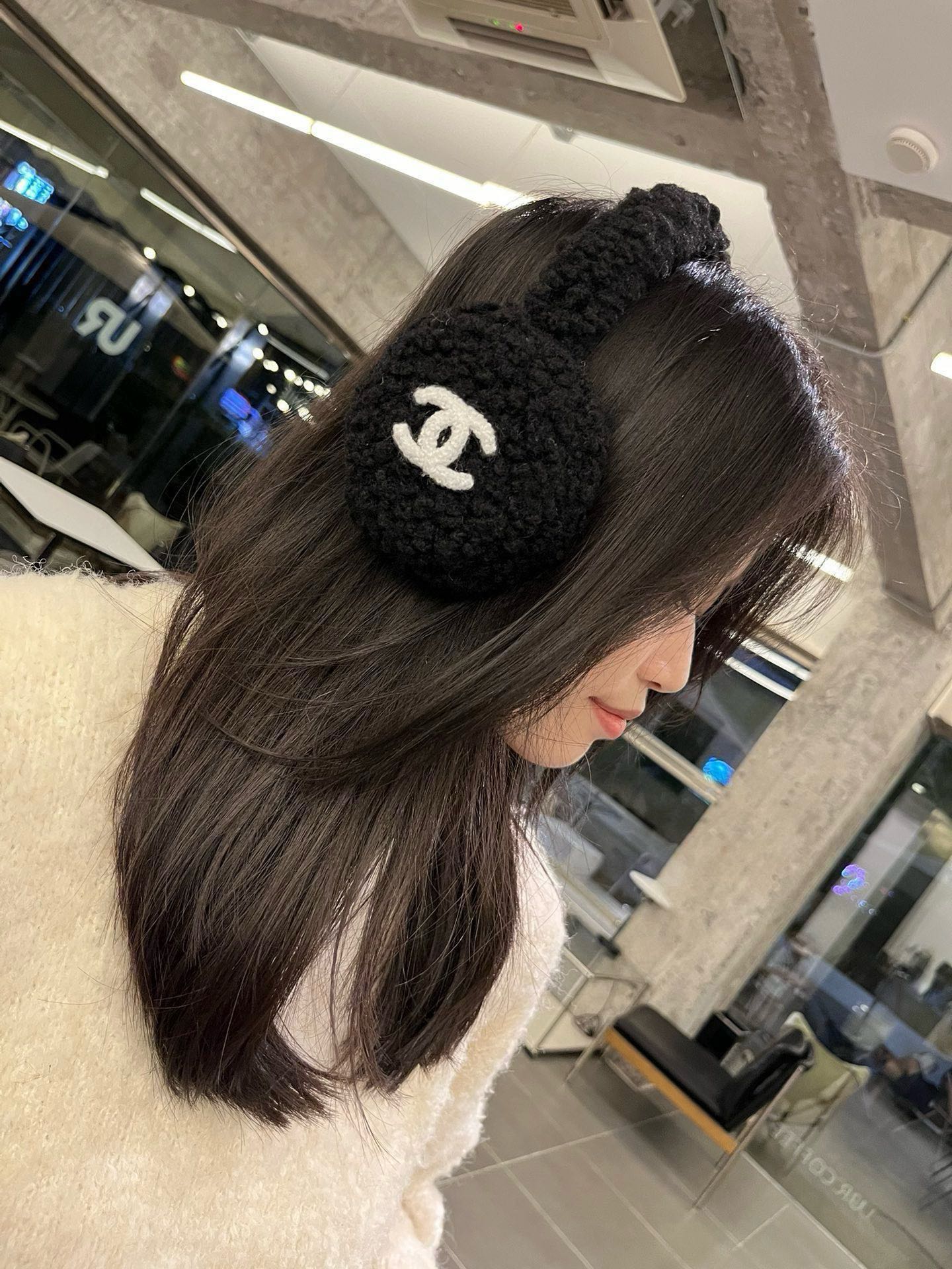 CHANEL 25S SKI EARMUFFS 492584