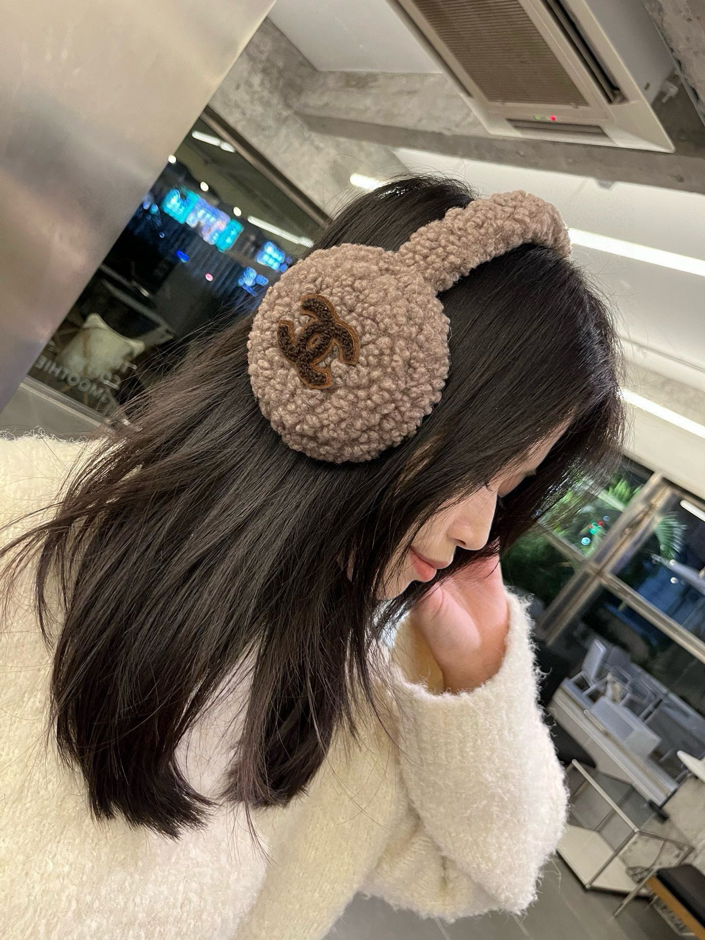 CHANEL 25S SKI EARMUFFS 492585
