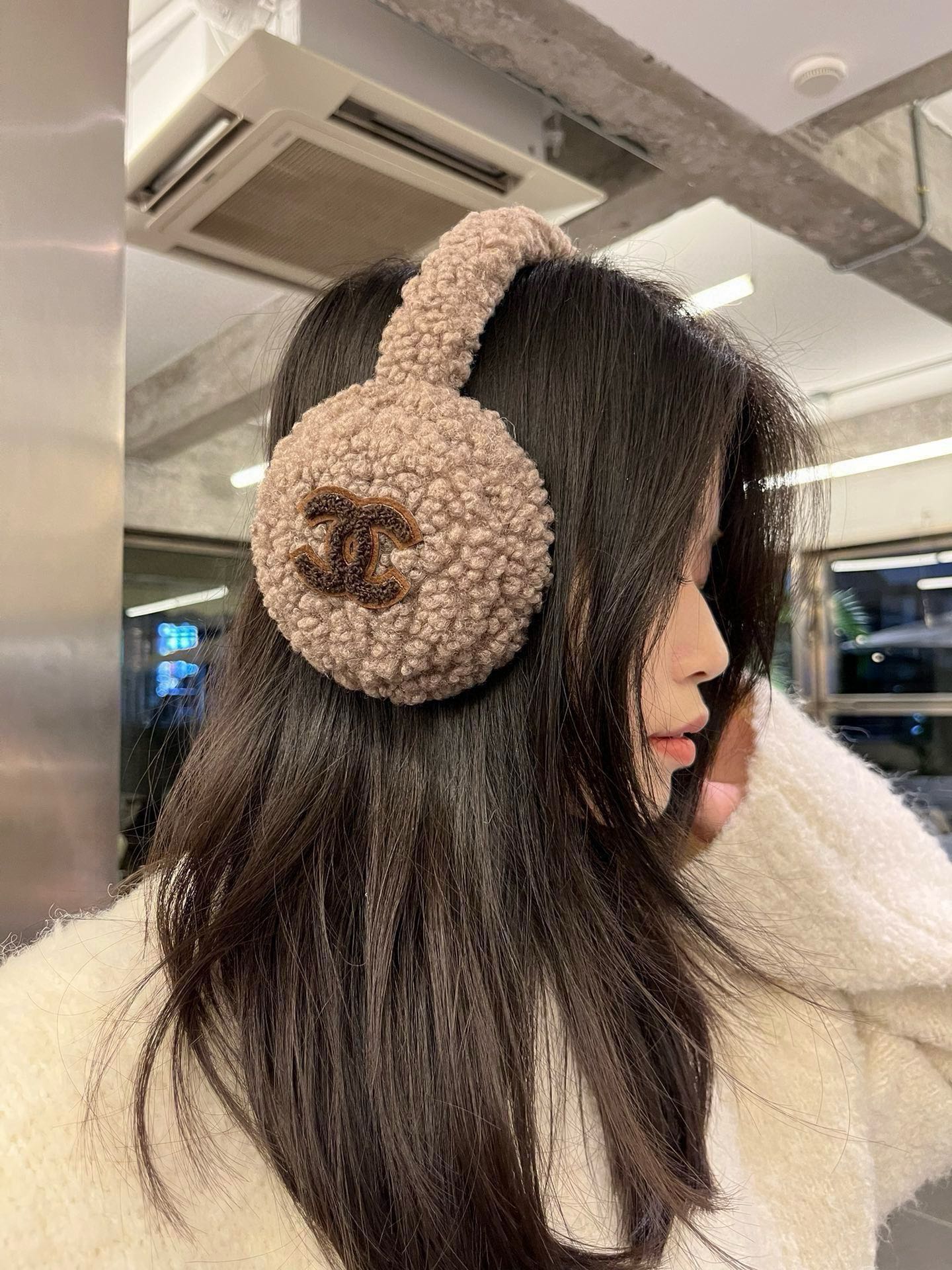CHANEL 25S SKI EARMUFFS 492585