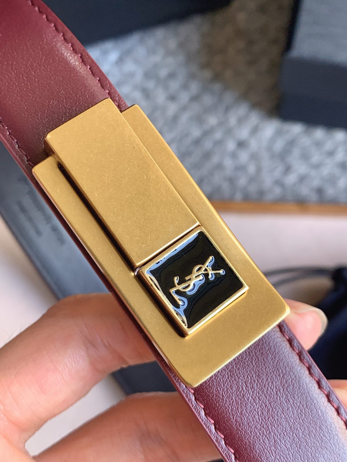 YSL 25S BELT 24 MM IN DARK RED CALFSKIN 529683