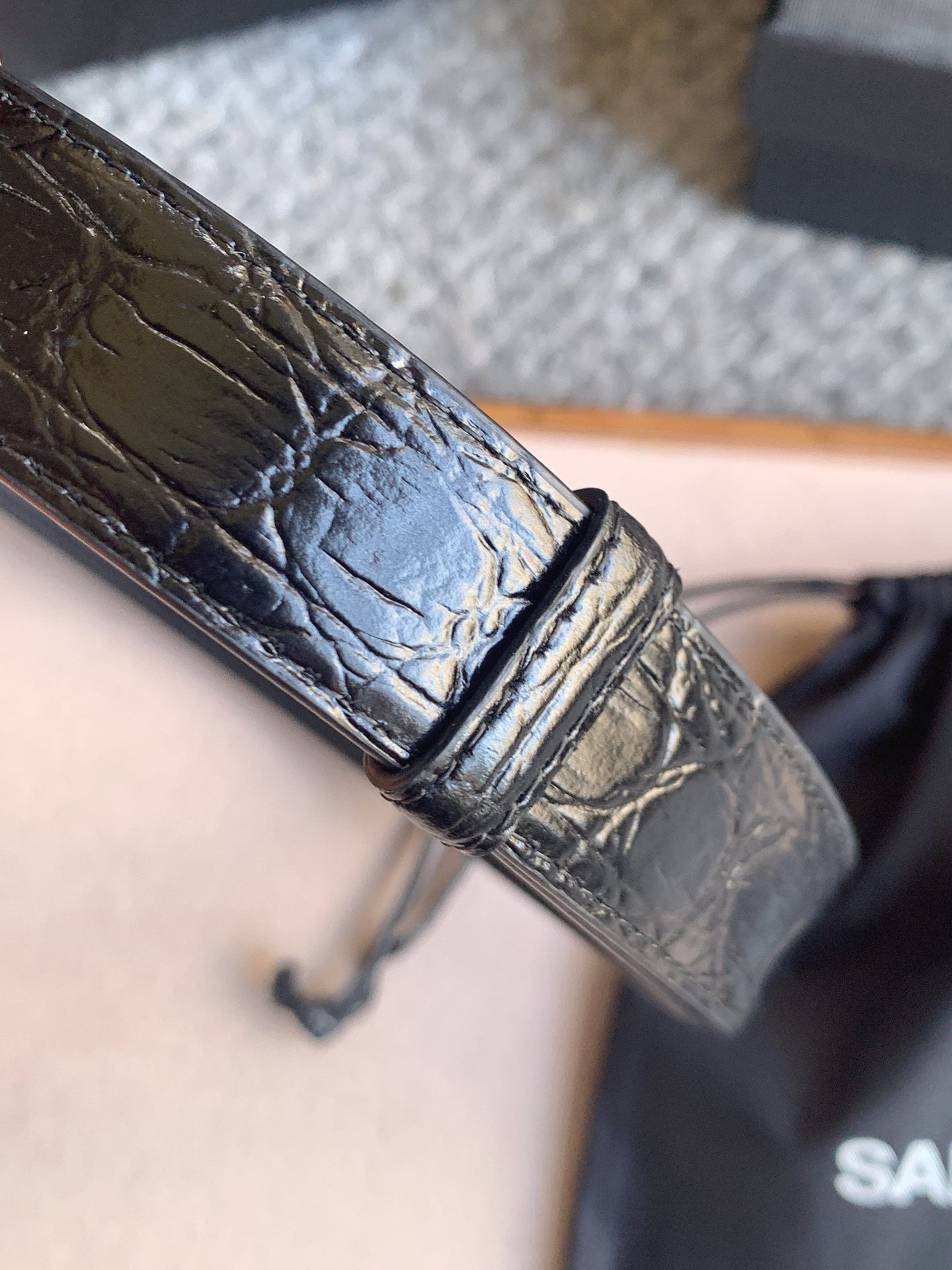YSL 25S BELT 24 MM IN BLACK EMBOSSED CALFSKIN 529685