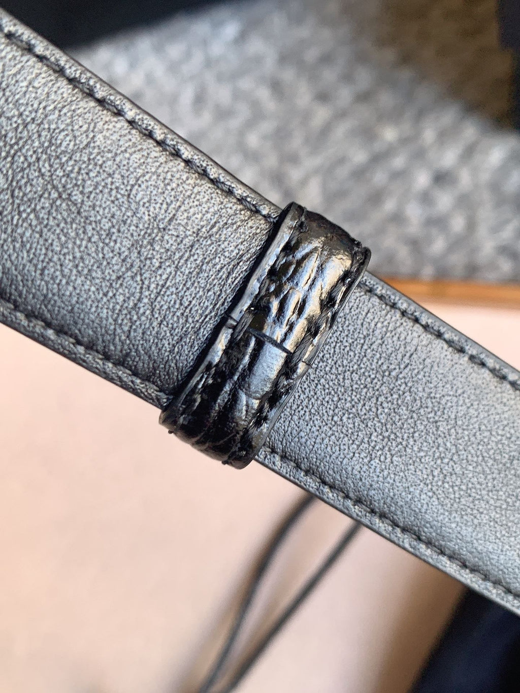 YSL 25S BELT 24 MM IN BLACK EMBOSSED CALFSKIN 529685