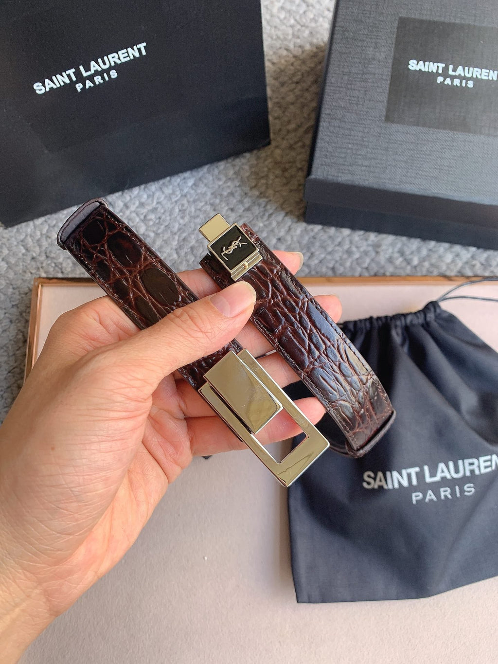 YSL 25S BELT 24 MM IN DARK BROWN EMBOSSED CALFSKIN 529686