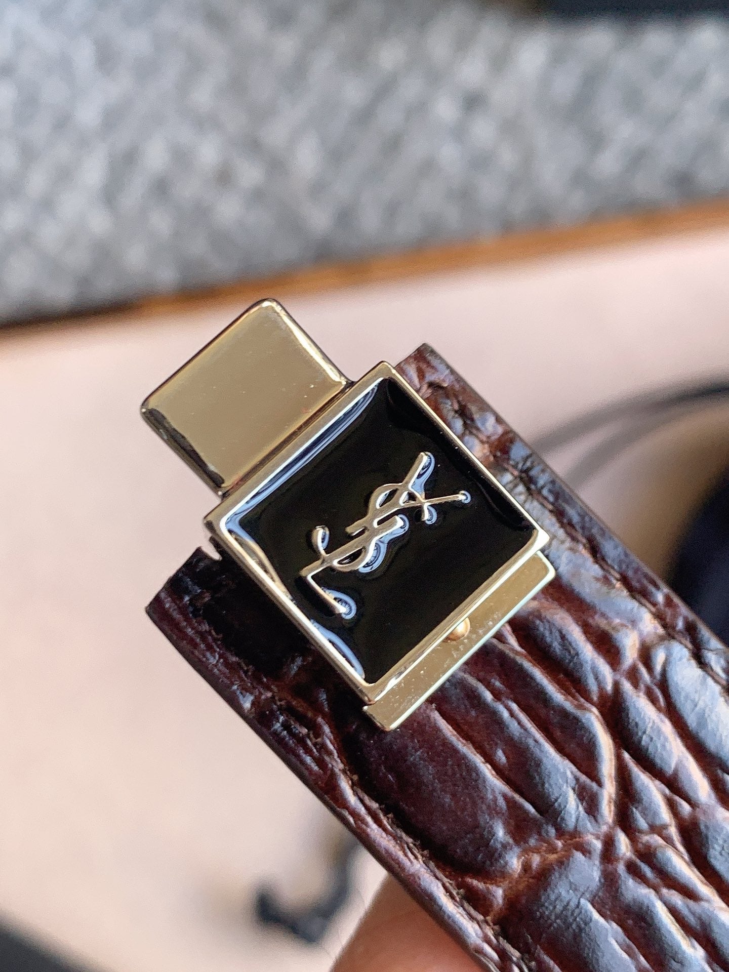 YSL 25S BELT 24 MM IN DARK BROWN EMBOSSED CALFSKIN 529686