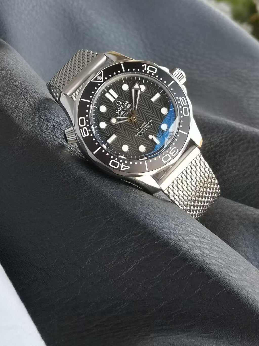 SEAMASTER DIVER 300M SILVER CASE AND BLACK DIAL WITH BRUSHED MESH BRACELET WITH CLASP