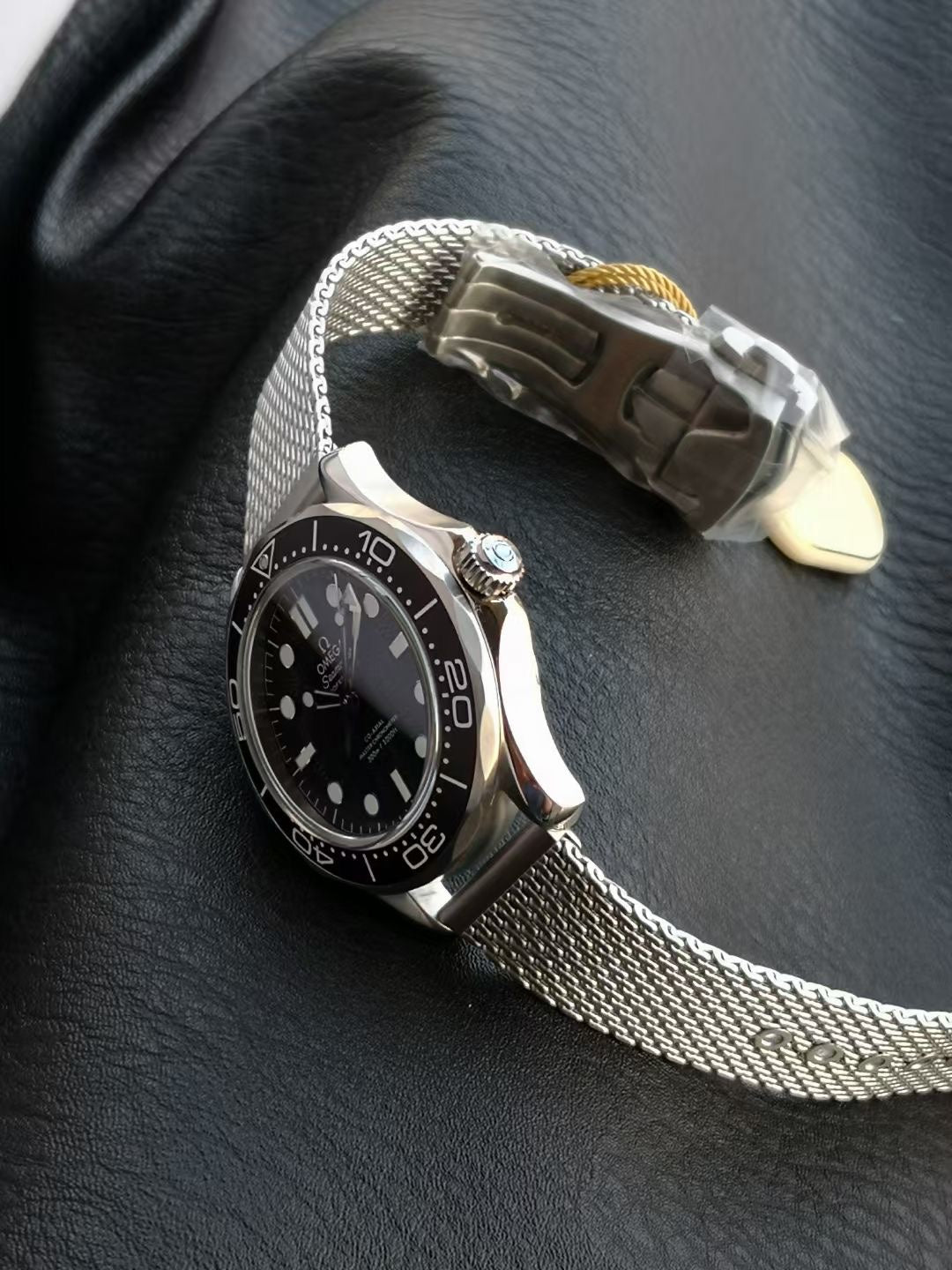 SEAMASTER DIVER 300M SILVER CASE AND BLACK DIAL WITH BRUSHED MESH BRACELET WITH CLASP