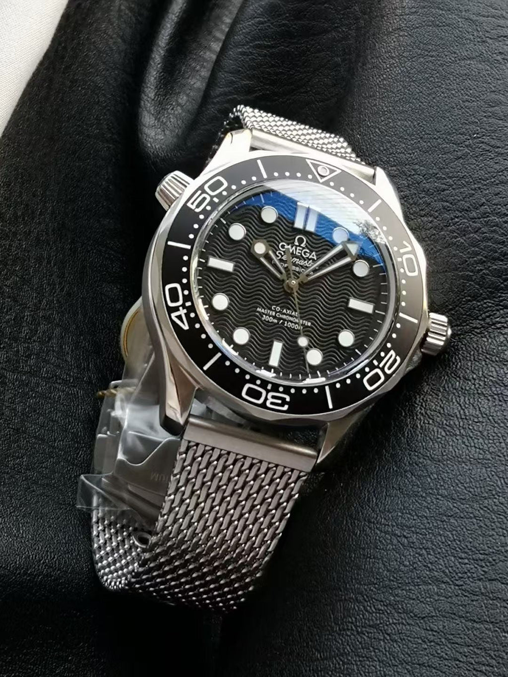 SEAMASTER DIVER 300M SILVER CASE AND BLACK DIAL WITH BRUSHED MESH BRACELET WITH CLASP