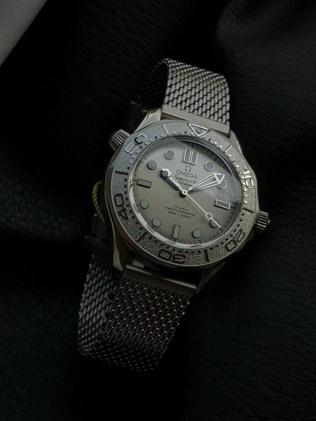 SEAMASTER DIVER 300M SILVER CASE WITH BRUSHED MESH BRACELET WITH CLASP