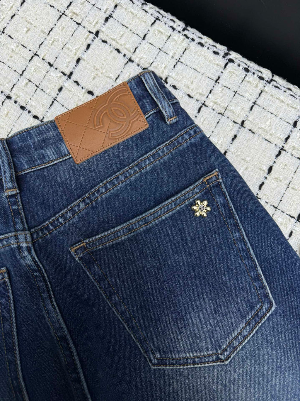 CHANEL 26S STRAIGHT-LEG JEANS 760