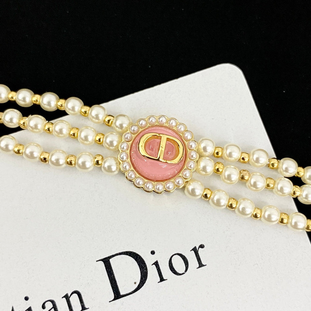CD 26S MULTI-STRAND PEARL PINK ENAMEL MEDALLION CHOKER NECKLACE IN GOLD METAL 633190