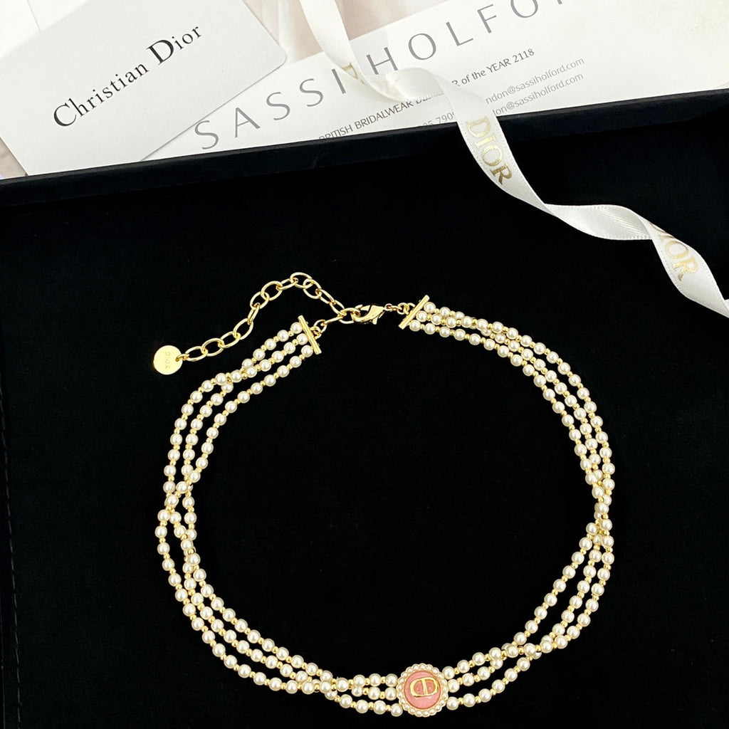 CD 26S MULTI-STRAND PEARL PINK ENAMEL MEDALLION CHOKER NECKLACE IN GOLD METAL 633190