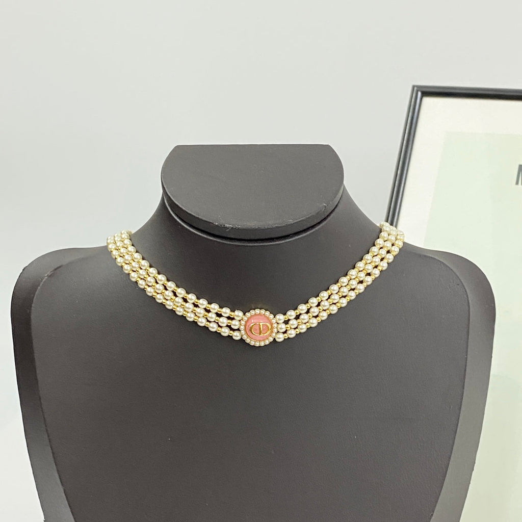 CD 26S MULTI-STRAND PEARL PINK ENAMEL MEDALLION CHOKER NECKLACE IN GOLD METAL 633190