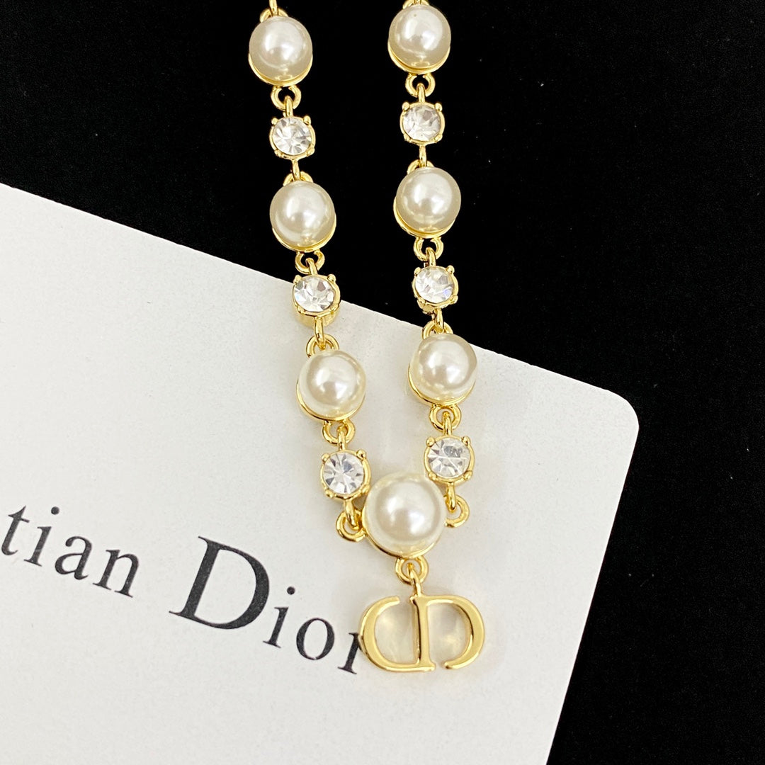 CD 26S CD LOGO PEARL & CRYSTAL BEADED CHAIN NECKLACE IN GOLD METAL 633243