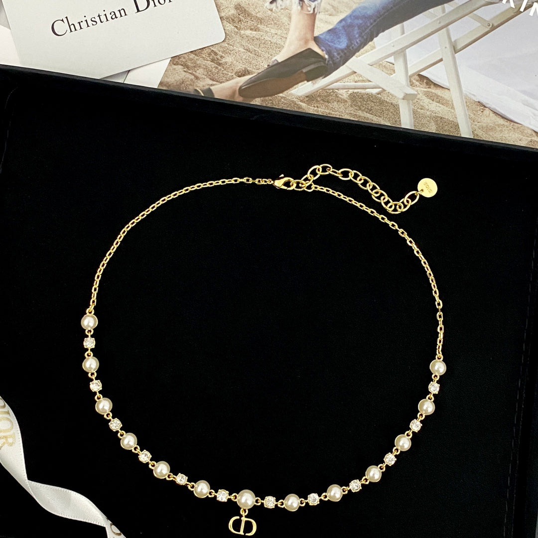 CD 26S CD LOGO PEARL & CRYSTAL BEADED CHAIN NECKLACE IN GOLD METAL 633243