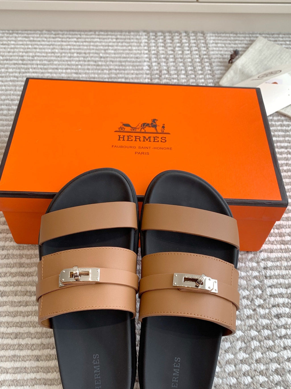 HM 26S KELLY BUCKLE DOUBLE STRAP SANDALS IN BROWN CALFSKIN GOLD HARDWARE