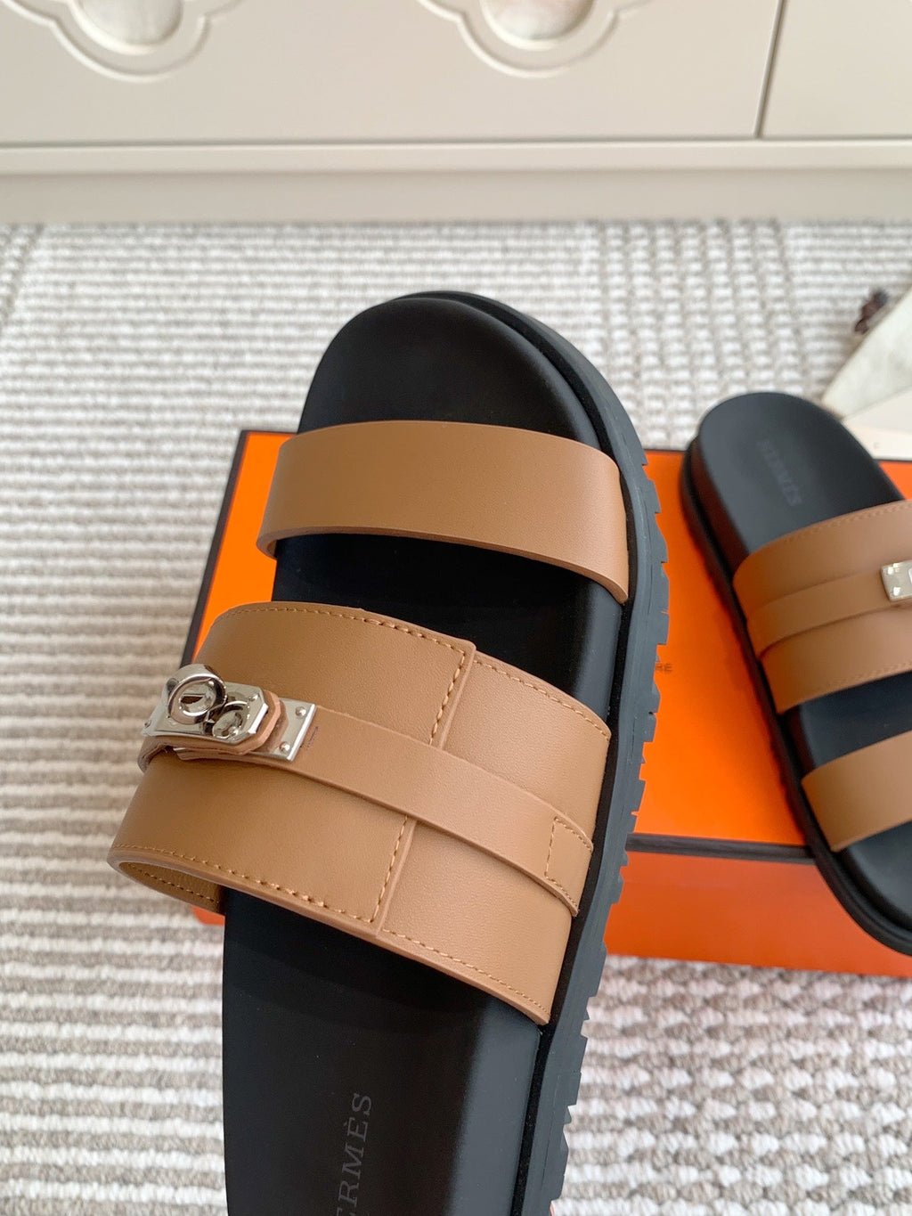HM 26S KELLY BUCKLE DOUBLE STRAP SANDALS IN BROWN CALFSKIN GOLD HARDWARE