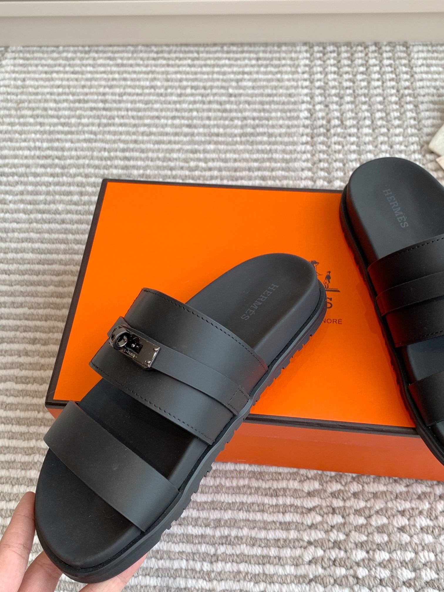 HM 26S KELLY BUCKLE DOUBLE STRAP SANDALS IN BLACK CALFSKIN BLACK HARDWARE