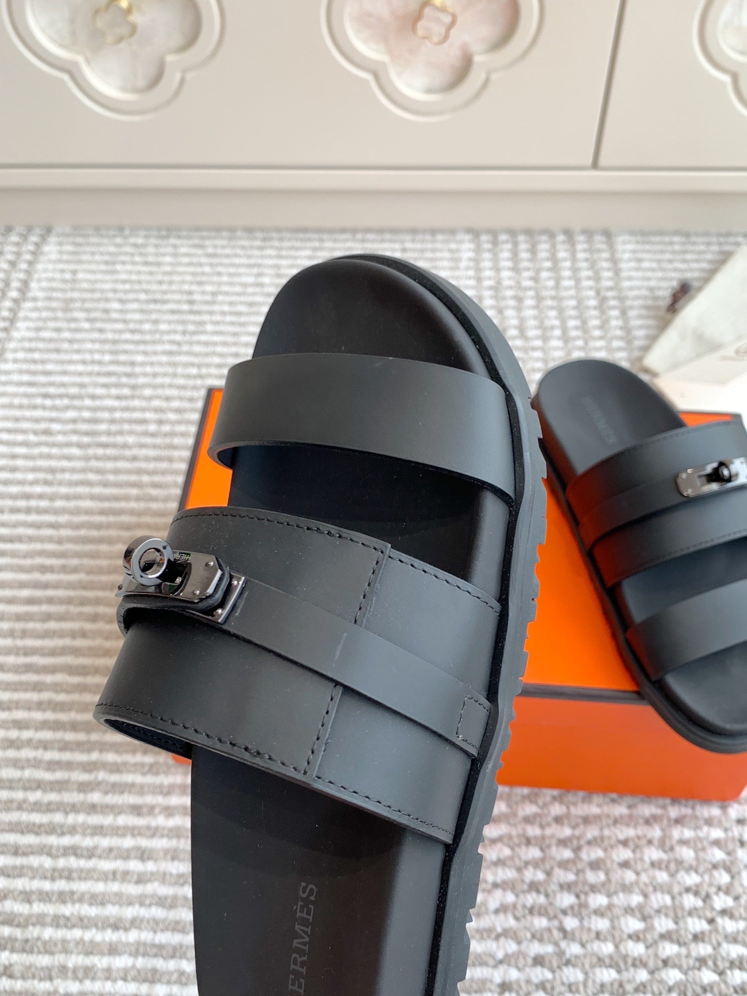 HM 26S KELLY BUCKLE DOUBLE STRAP SANDALS IN BLACK CALFSKIN BLACK HARDWARE
