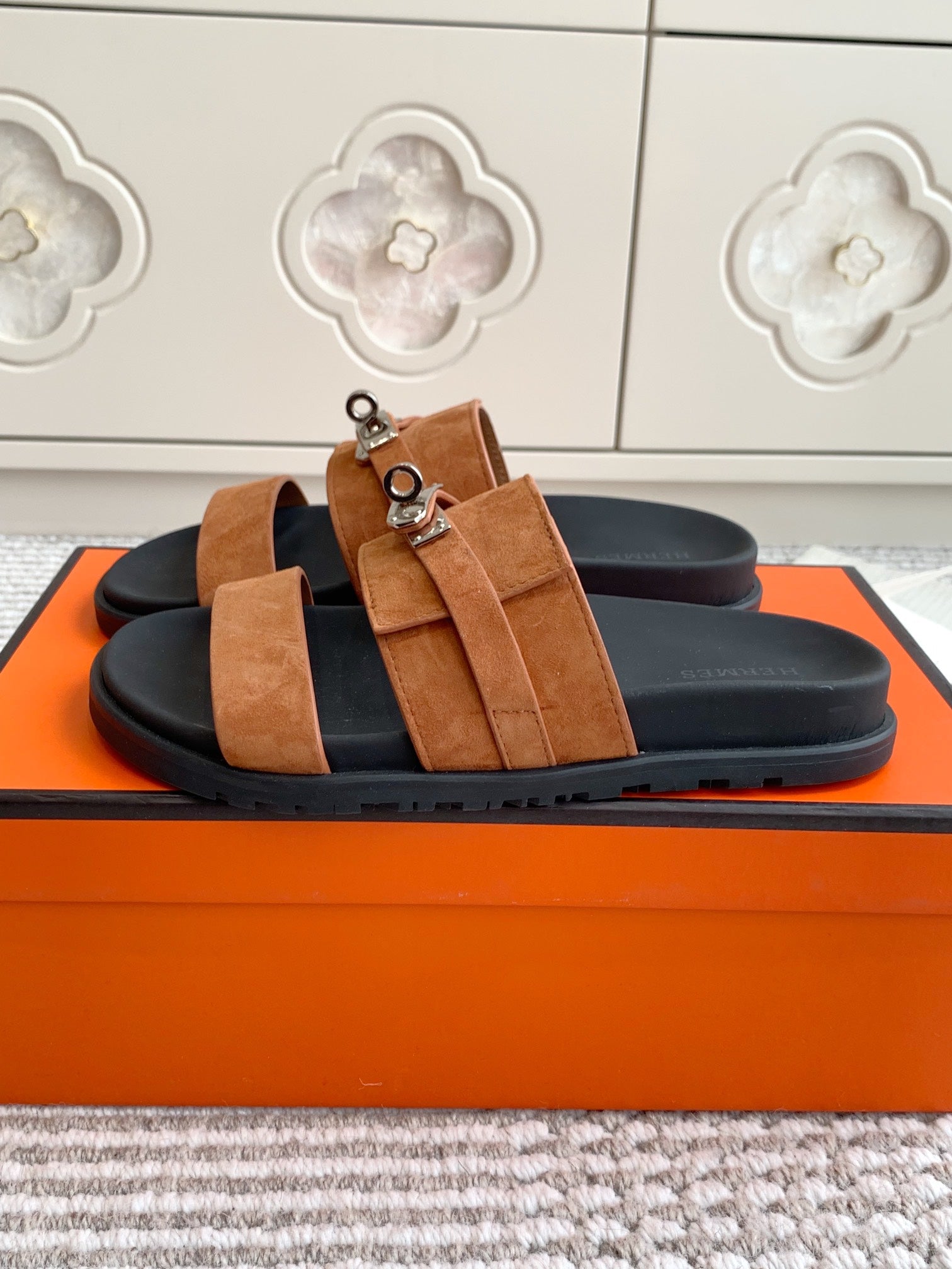 HM 26S KELLY BUCKLE DOUBLE STRAP SANDALS IN BROWN SUEDE SILVER HARDWARE