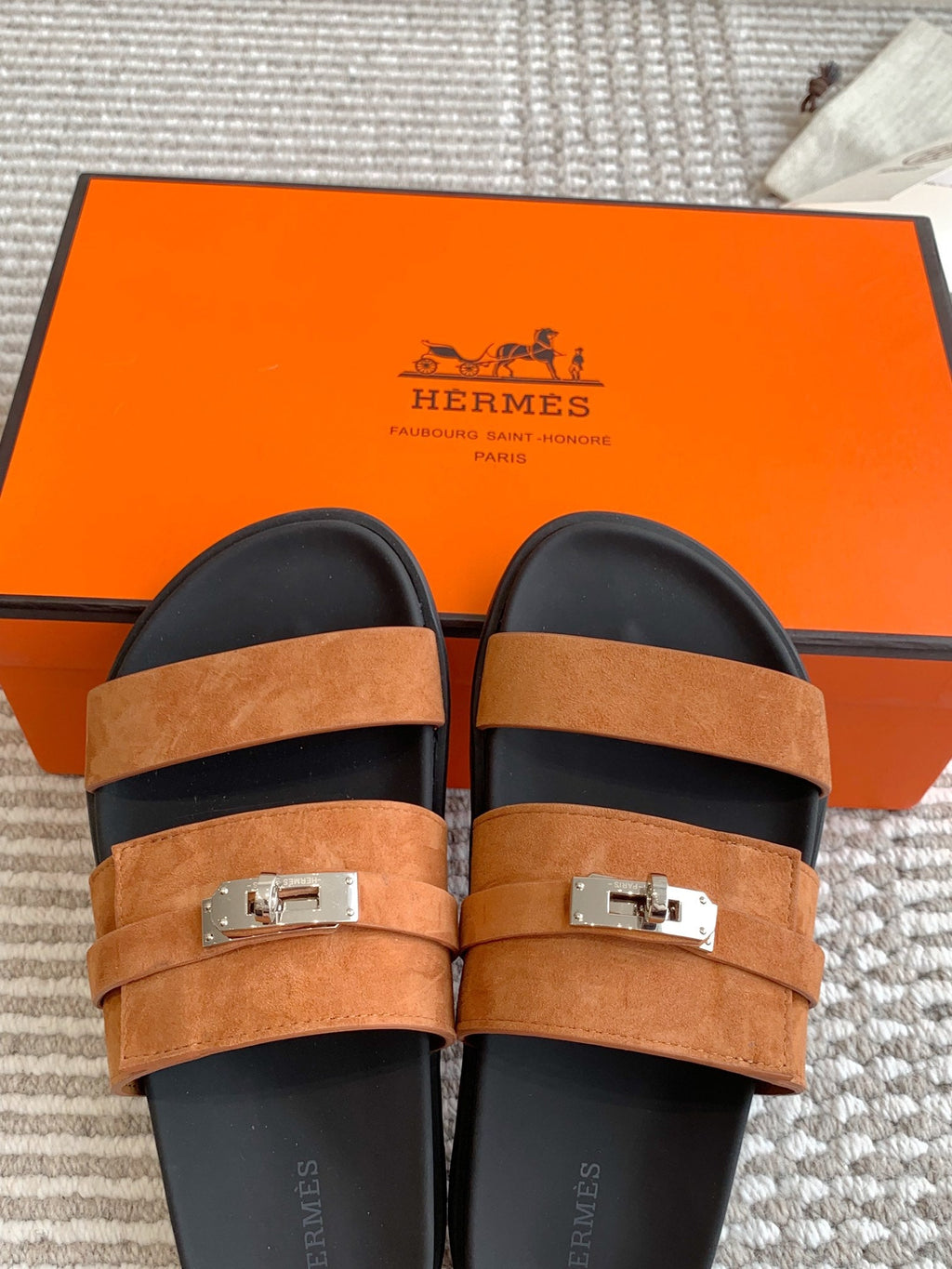HM 26S KELLY BUCKLE DOUBLE STRAP SANDALS IN BROWN SUEDE SILVER HARDWARE