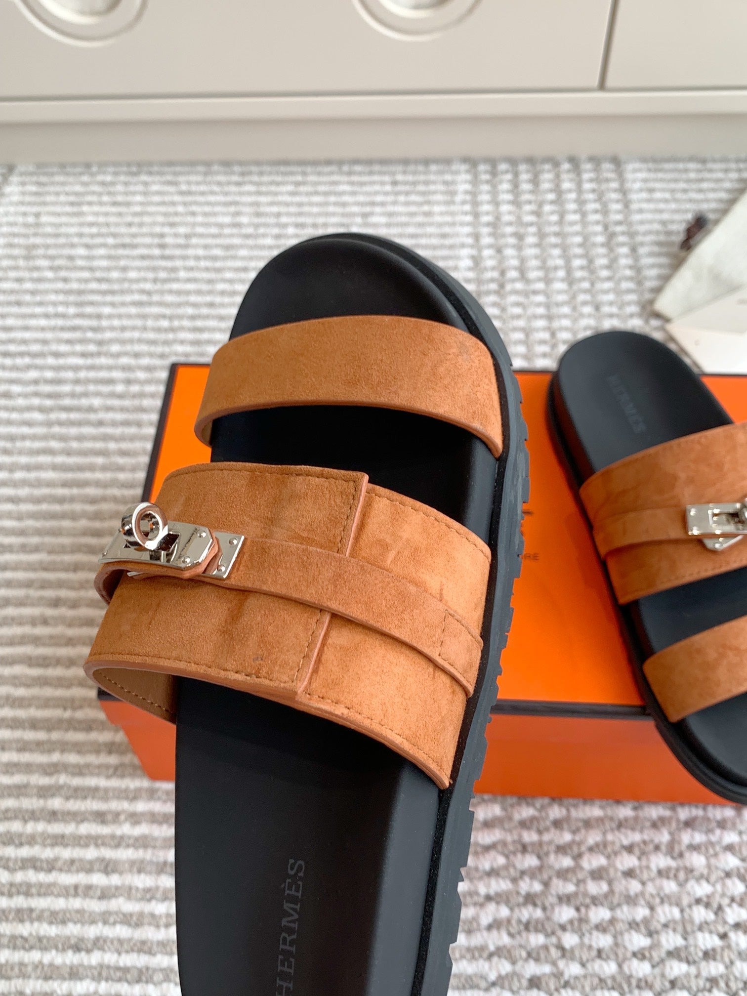 HM 26S KELLY BUCKLE DOUBLE STRAP SANDALS IN BROWN SUEDE SILVER HARDWARE